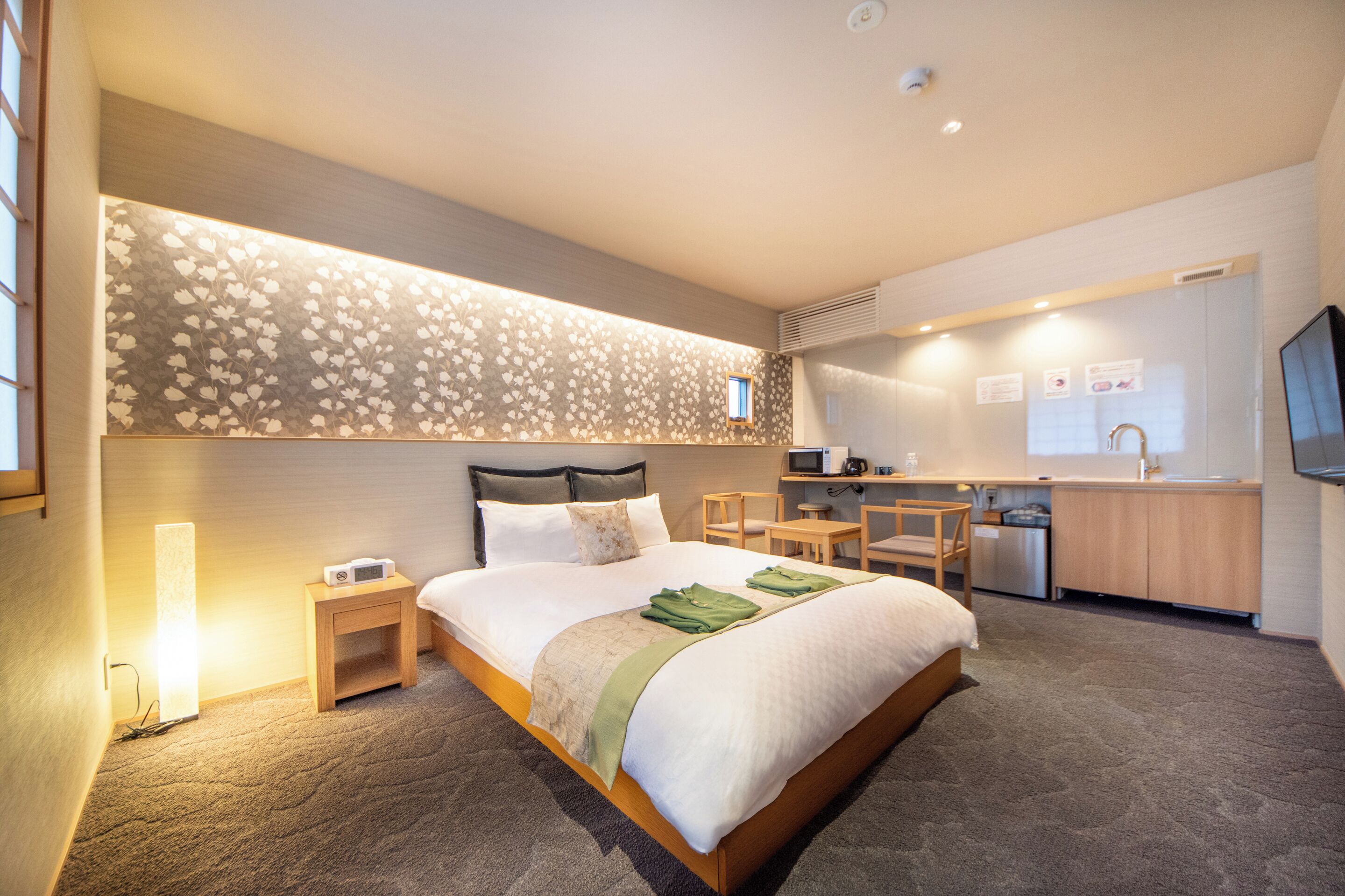 double room | 1 bedroom, down duvets, desk, soundproofing