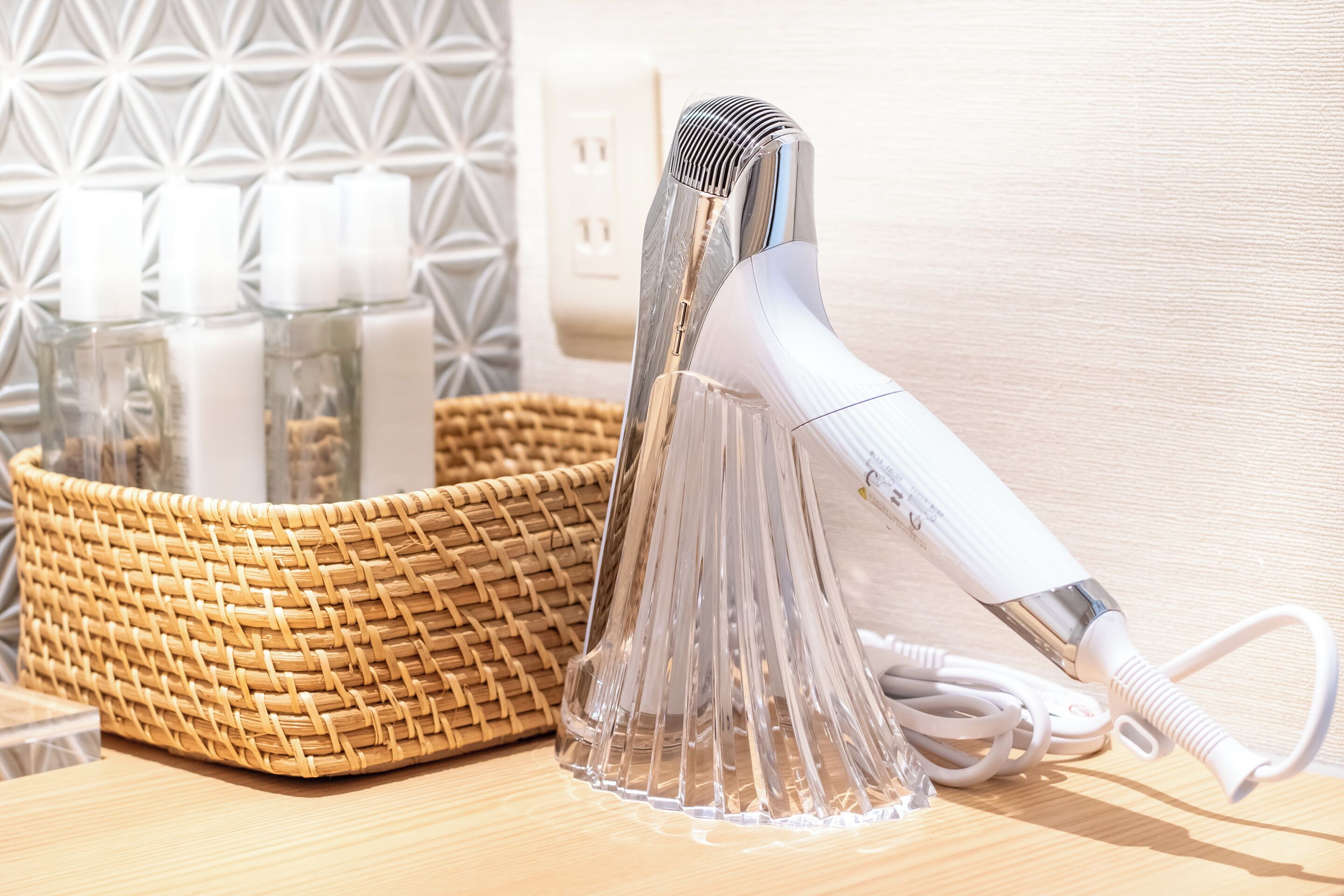 combined shower/bathtub, free toiletries, hair dryer, slippers