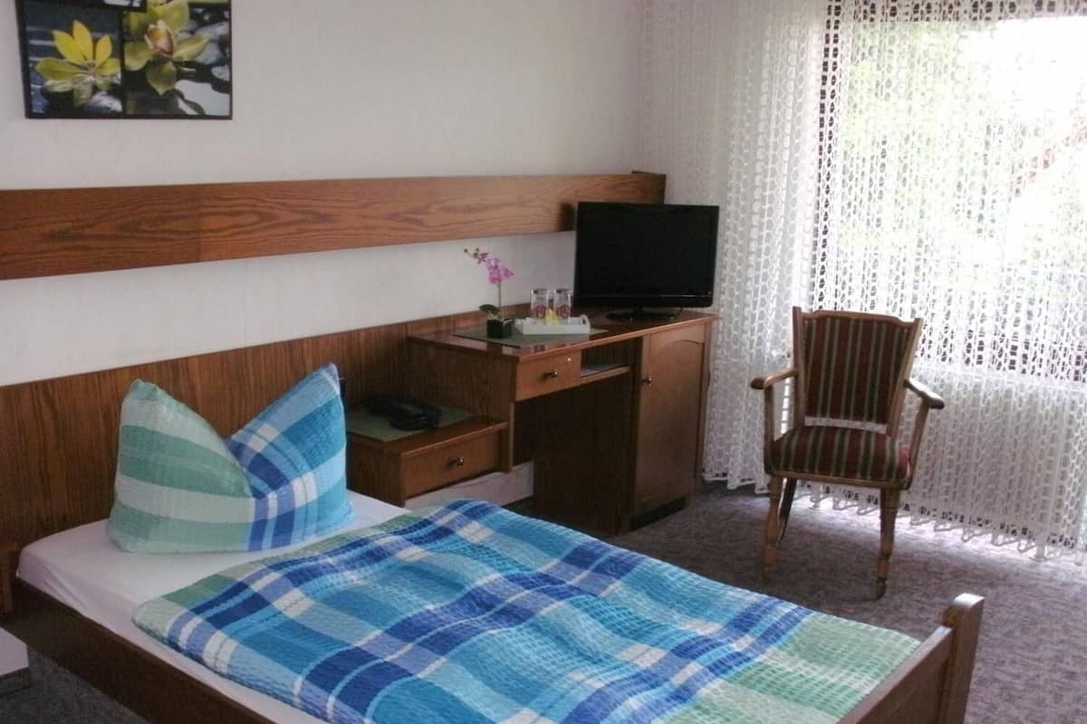 Single Room | WiFi (free), bed sheets