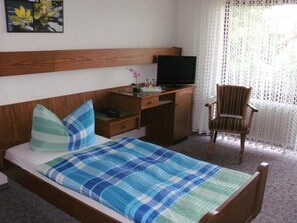 Free WiFi, bed sheets - Tannenhof (Erlenbach am Main)