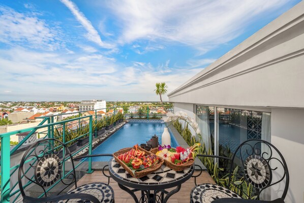 Suite Familiale, piscine privée | Literie de qualité supérieure, matelas mémoire de forme, minibar