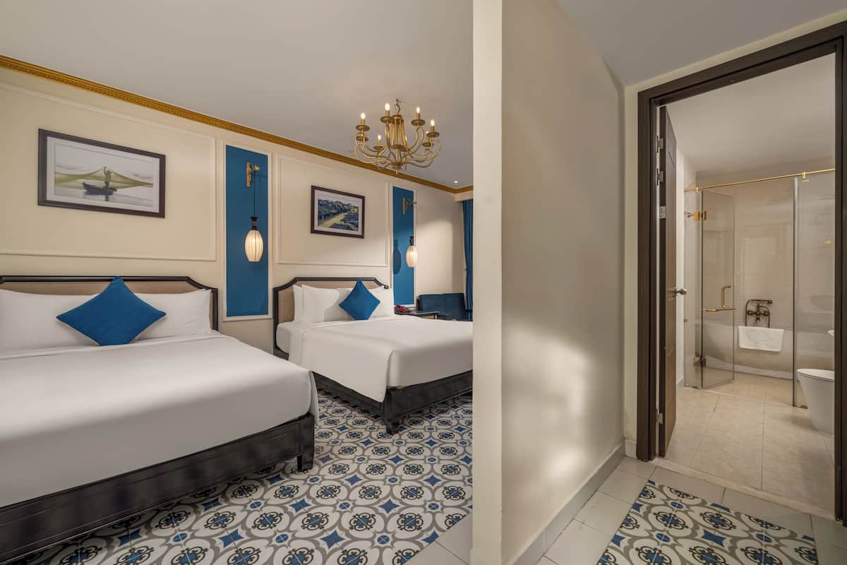 Quarto família, vista para a piscina | 1 quarto, roupas de cama premium