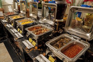 Café da manhã com buffet todos os dias mediante uma taxa