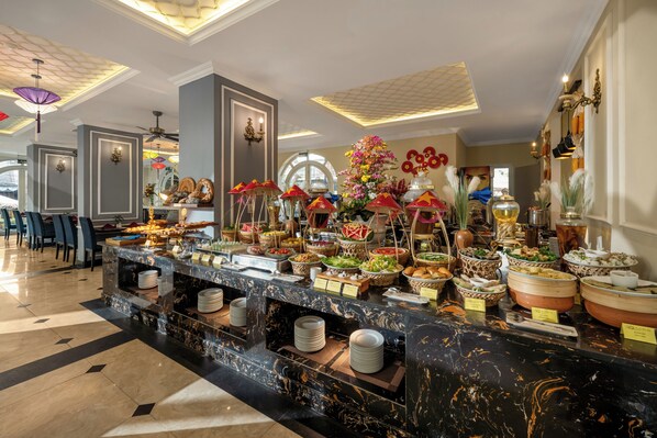 Desayuno buffet (VND 200000 por persona) 