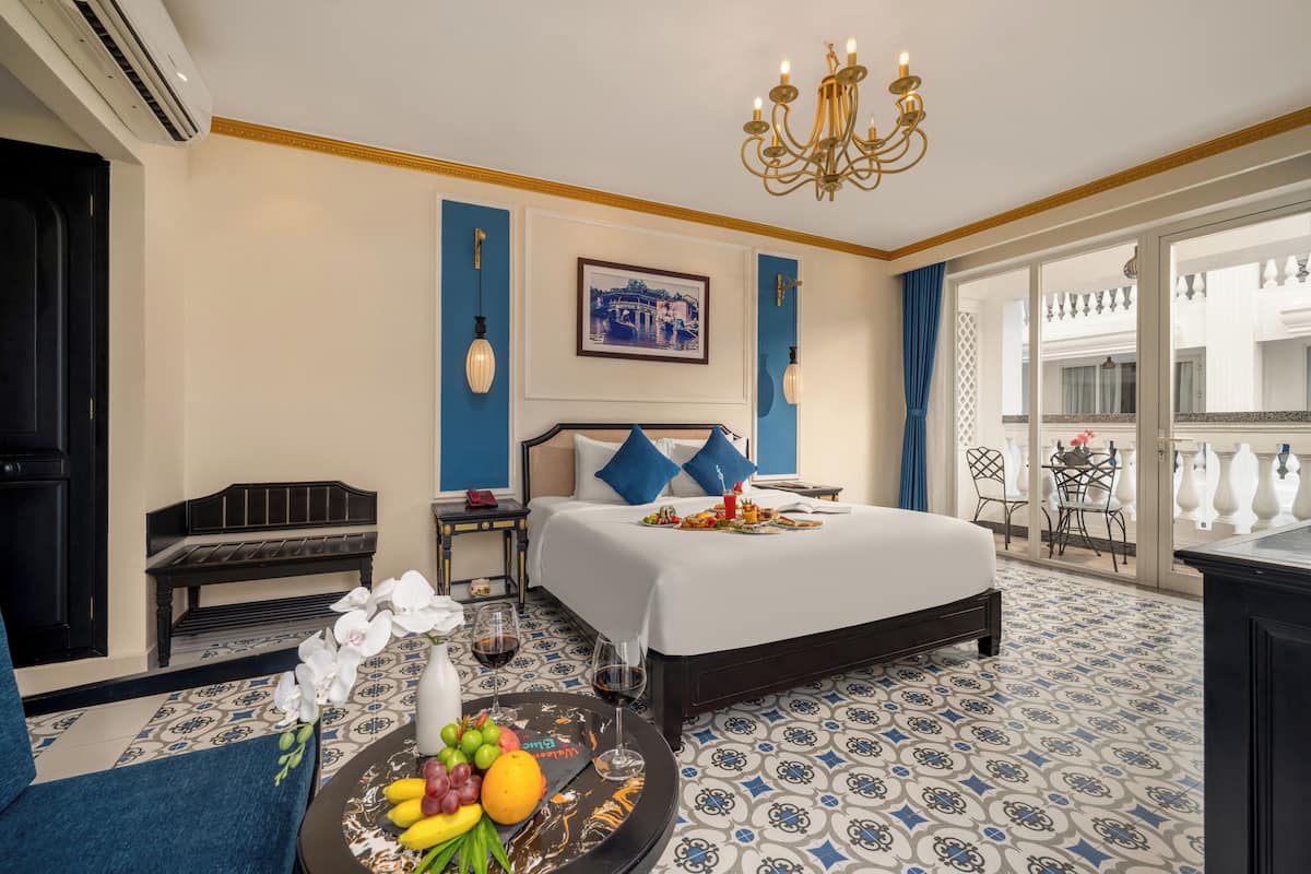 Quarto luxo, banheira, vista para a piscina | 1 quarto, roupas de cama premium