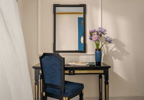 Ropa de cama de alta calidad, colchones con efecto memoria y minibar 