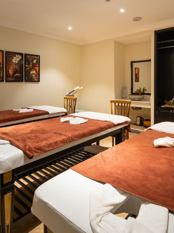 Sauna, hammam, soins corporels, massages aux pierres chaudes