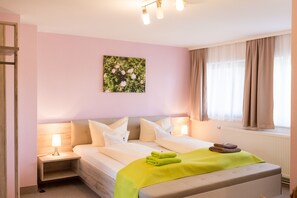 Double Room | Living area | Flat-screen TV - Kräuterhotel Garni zur Klostergrotte (Grammetal)