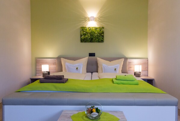 Double Room | Blackout drapes, free cribs/infant beds, free WiFi, bed sheets - Kräuterhotel Garni zur Klostergrotte (Grammetal)