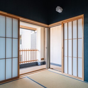 3 bedrooms, in-room safe, iron/ironing board, free WiFi