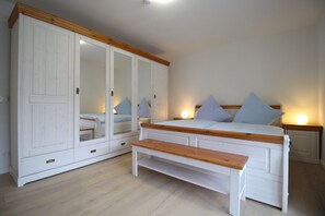 Apartment, 4 Bedrooms (Kaiserstube) | 4 bedrooms, iron/ironing board, free cribs/infant beds, travel crib - Kaiserstube (Garmisch-Partenkirchen)