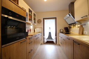 Apartment, 4 Bedrooms (Kaiserstube) | Private kitchen | Fridge, microwave, oven, stovetop - Kaiserstube (Garmisch-Partenkirchen)