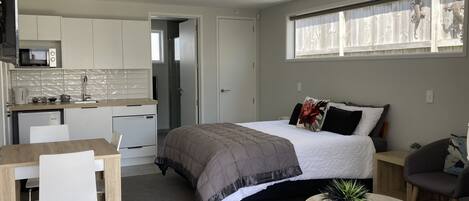 Iron/ironing board, free WiFi, bed sheets