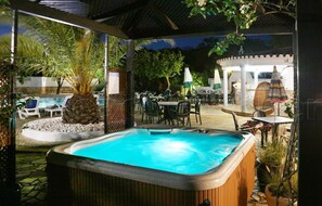 屋外ダイニングエリア