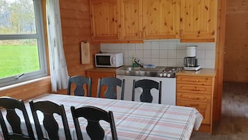 Cabin, 2 Bedrooms | Private kitchen | Fridge, stovetop, cookware/dishes/utensils