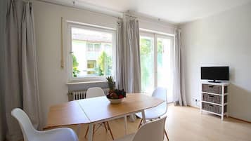 Studio (Berglust) | In-room dining