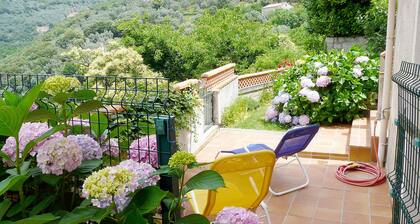 Charming loft at garden level with magnificent landscape, quiet, comfy, clean