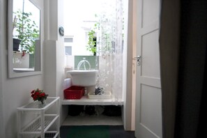 Apartment (1 Bedroom) | Bathroom - Gohouse - Prudente 301 A (Rio de Janeiro)