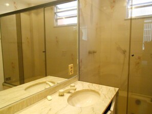 Apartment (2 Bedrooms) | Badezimmer