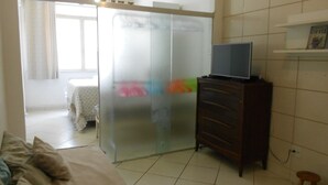 1 bedroom, bed sheets - Gohouse - Copacabana 807 (Rio de Janeiro)