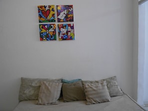 1 bedroom, bed sheets