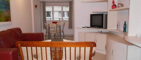 아파트 (2 Bedrooms) | 거실