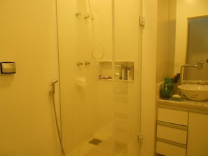 Apartment (2 Bedrooms) | Bathroom