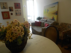 Apartment (2 Bedrooms) | Living room