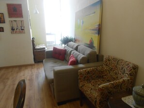 Apartment (2 Bedrooms) | Living room