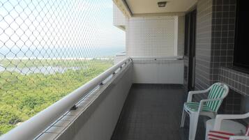 Apartment (3 Bedrooms) | Balcony