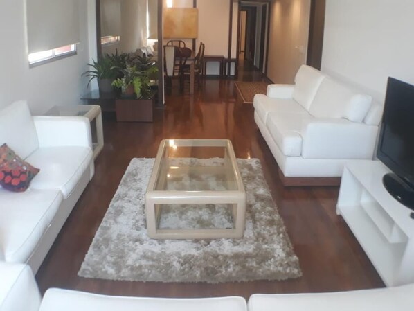 Apartment (3 Bedrooms) | Living room - Gohouse - Gomes 202 (Rio de Janeiro)