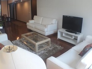 Apartment (3 Bedrooms) | Living room - Gohouse - Gomes 202 (Rio de Janeiro)