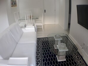 Apartment (2 Bedrooms) | Badezimmer