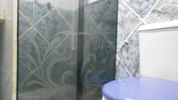 Apartment (1 Bedroom) | Bathroom