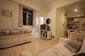 1 bedroom, bed sheets