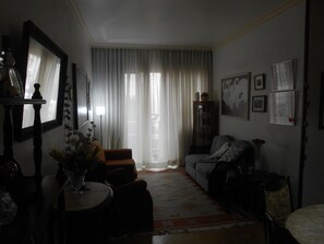 Apartment (3 Bedrooms) | Wohnzimmer