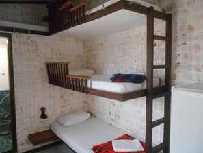 A bunk bed room with a wooden ladder, a white mattress, and a small table. - Gohouse - Suite Tonelero 01 (Rio de Janeiro)