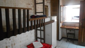 A dormitory-style room with bunk beds, a desk, and a refrigerator. - Gohouse - Suite Tonelero 01 (Rio de Janeiro)