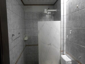 Apartment (1 Bedroom) | Bathroom - Gohouse - Suite Tonelero 04 (Rio de Janeiro)