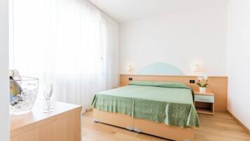 Double Room | In-room safe, desk, free cribs/infant beds, free WiFi