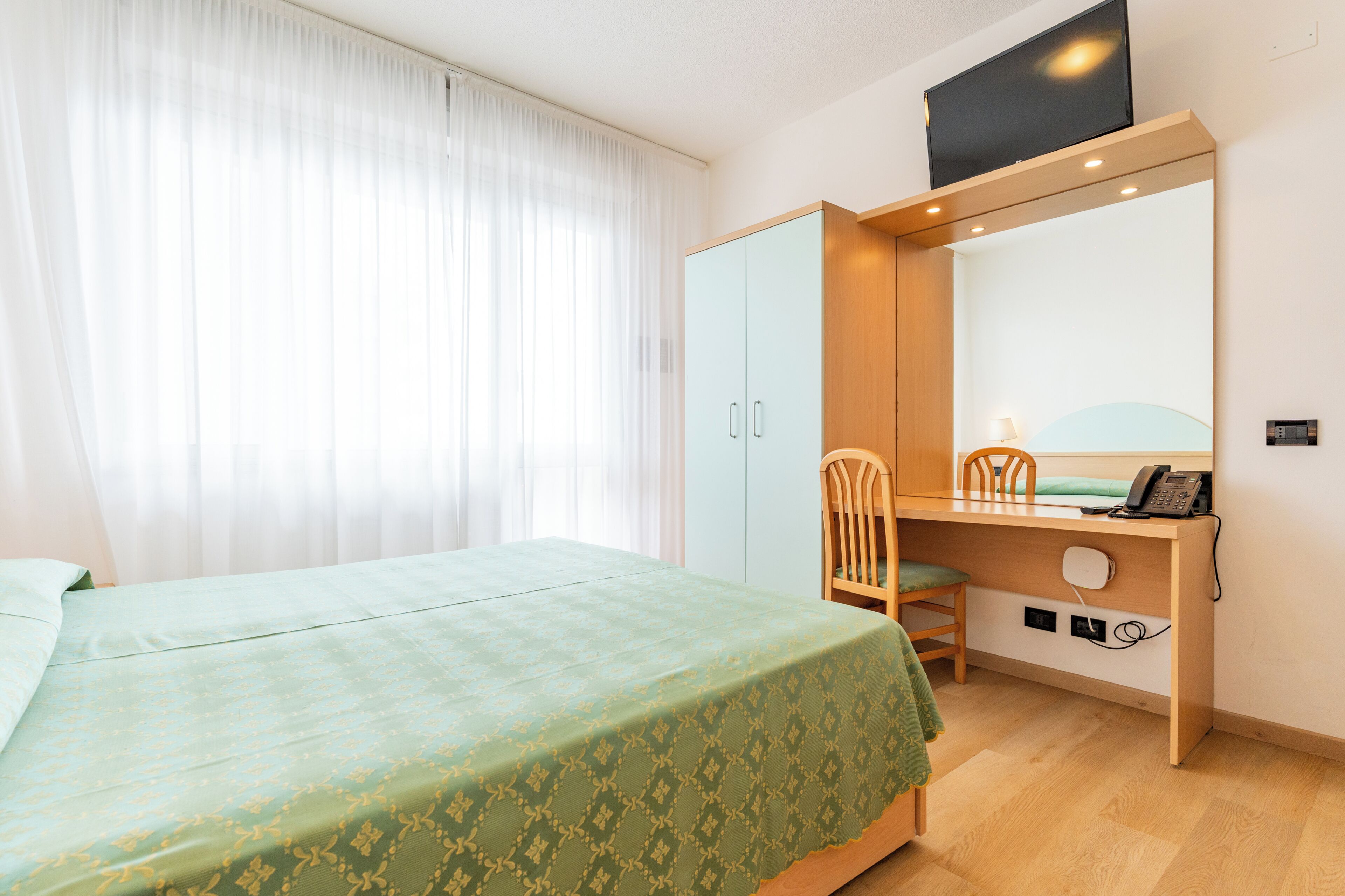 Doppelzimmer | Zimmersafe, Schreibtisch, kostenlose Babybetten, kostenloses WLAN