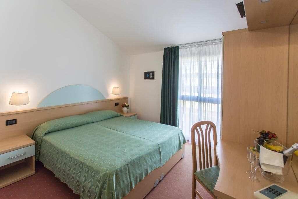 1 bedroom, in-room safe, desk, free cots/infant beds