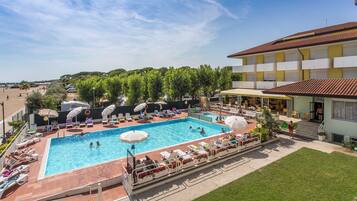 Seasonal outdoor pool, sun loungers