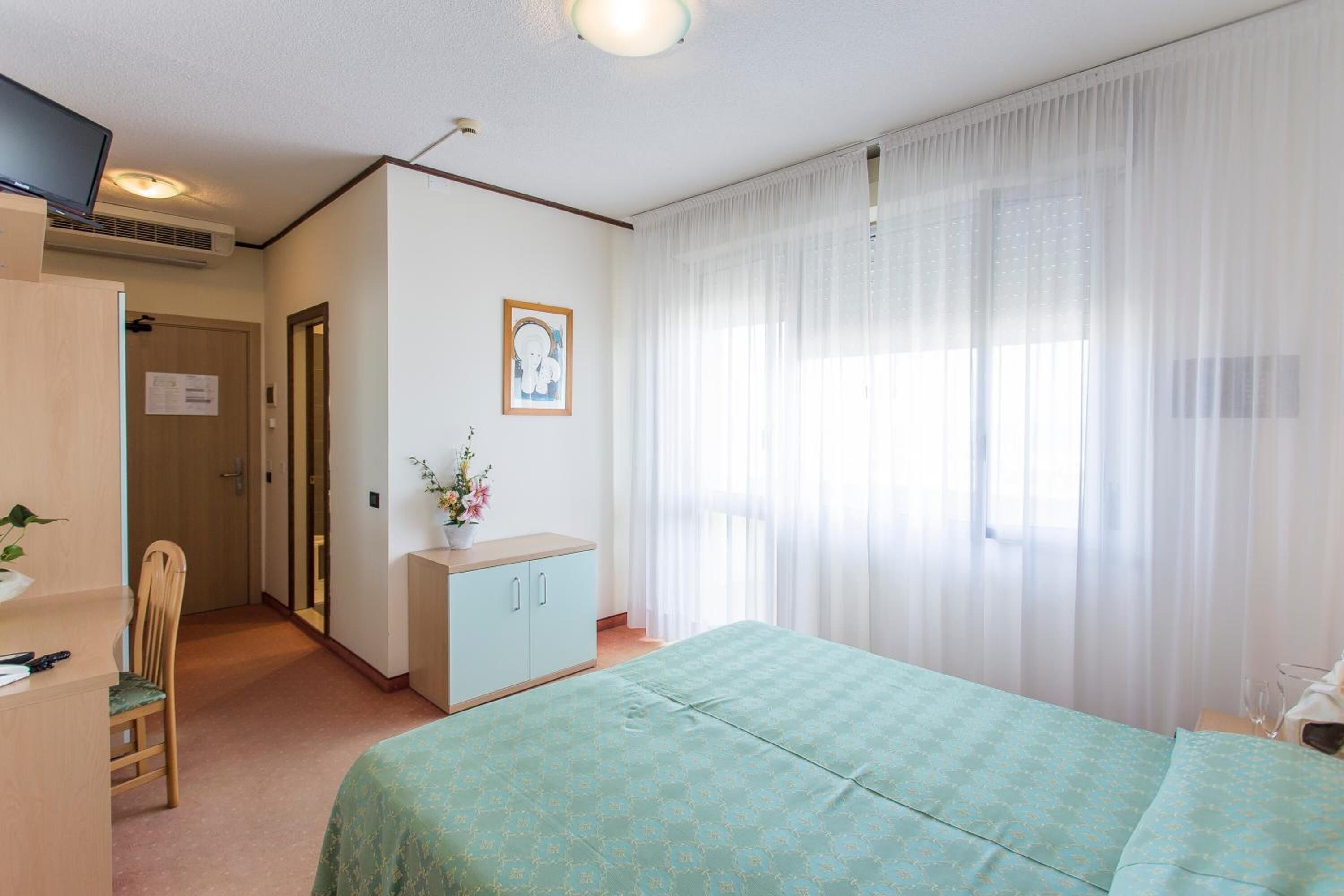 1 bedroom, in-room safe, desk, free cots/infant beds