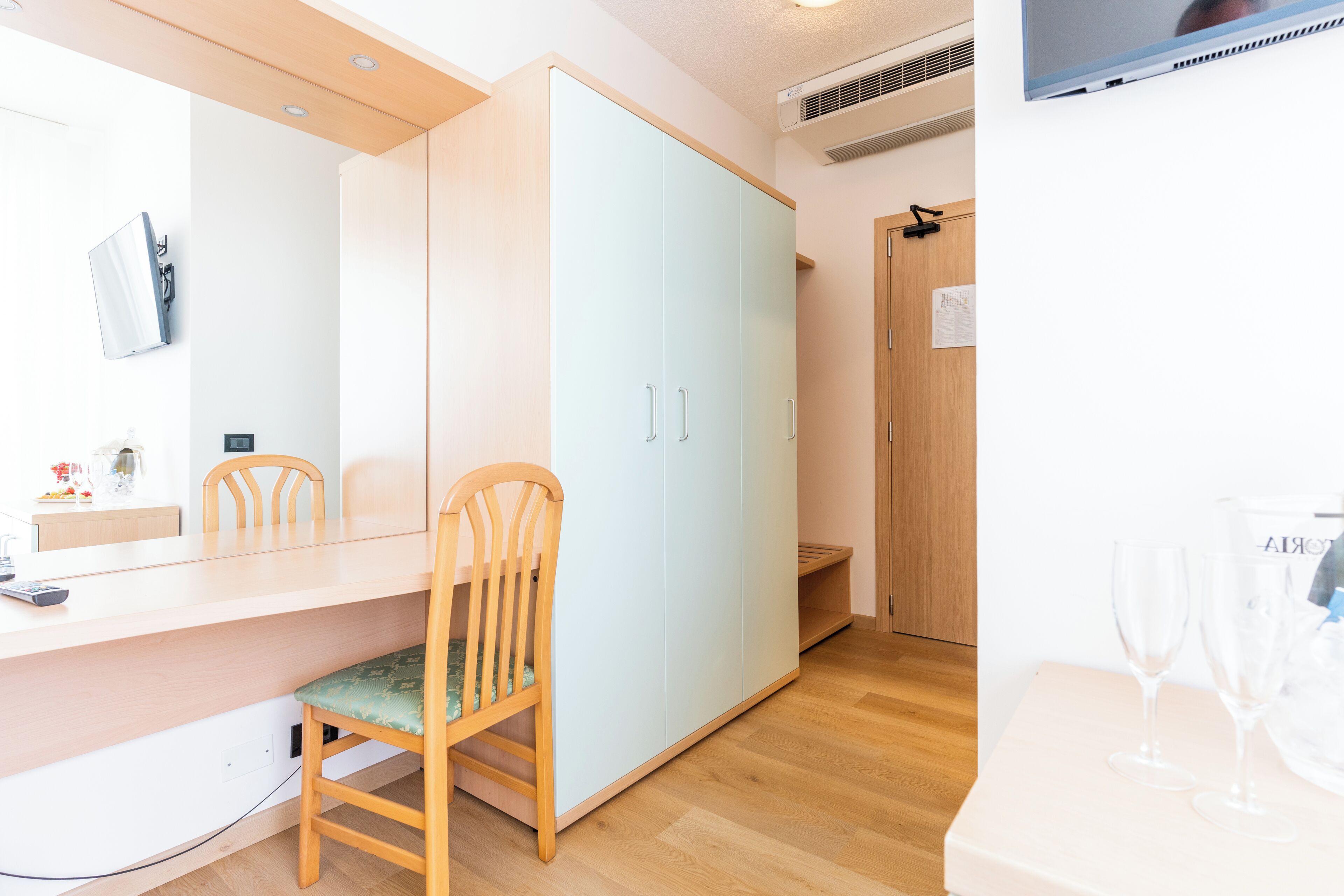 double room | 1 bedroom, in-room safe, desk, free cots/infant beds