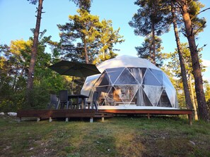 Glampingdome (Cannelle) | Iron/ironing board, free WiFi, bed sheets