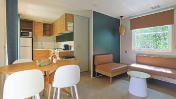 Mobil Home (Thym) | Living area | Table tennis