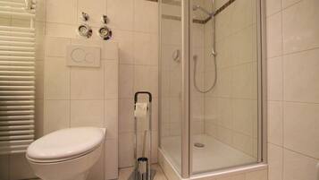 Apartment, 1 Bedroom, Mountain View (Wettersteinblick) | Bathroom | Shower, hair dryer, towels, toilet paper