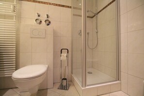 아파트, 침실 1개, 산 전망 (Wettersteinblick) | 욕실 | 샤워 시설, 헤어드라이어, 타월, 화장지