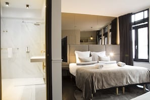 Quarto triplo urbano | 1 quarto, Wi-Fi de cortesia, roupa de cama
